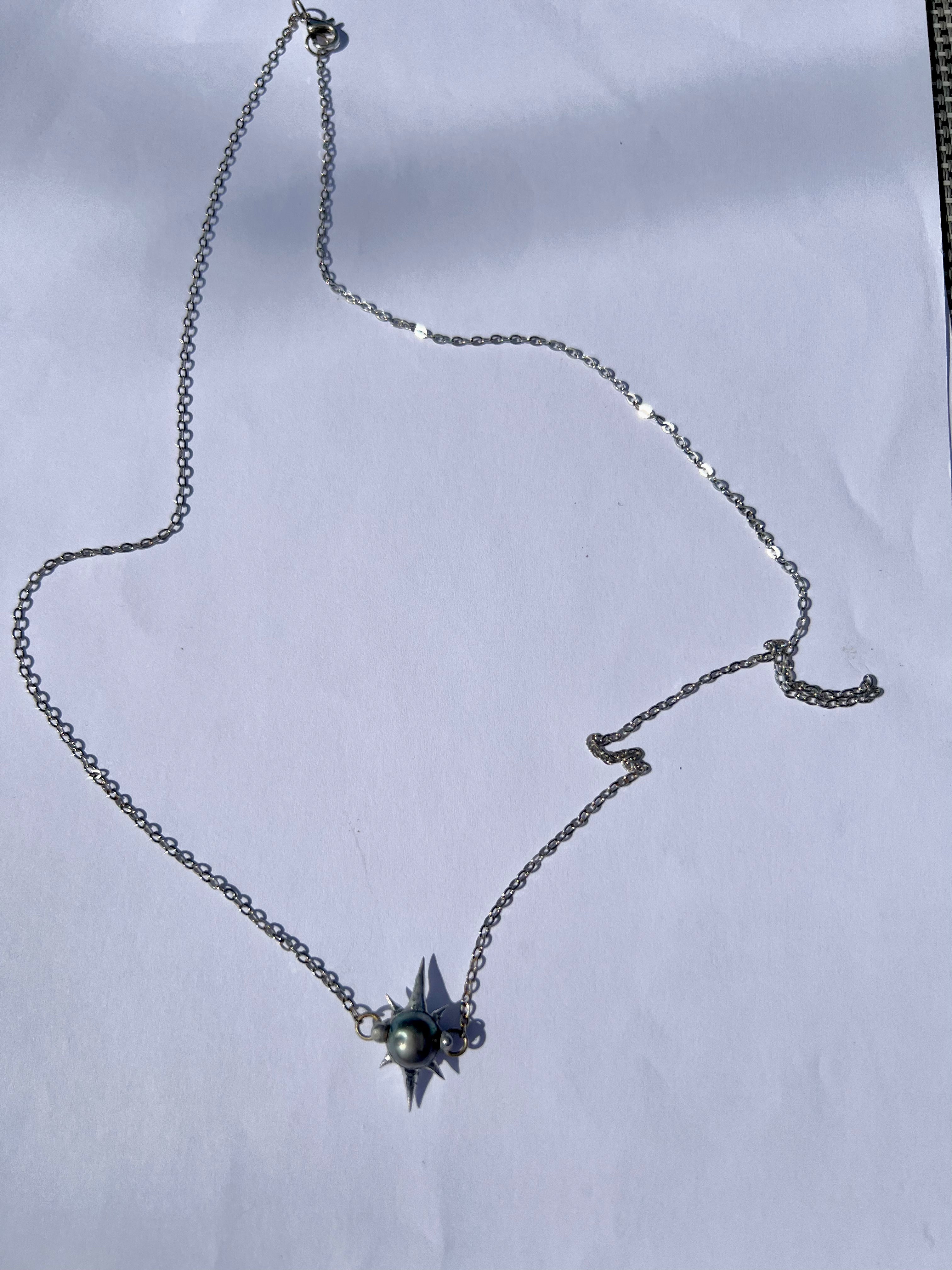Centred Pearl Glow Hand Chain Design
